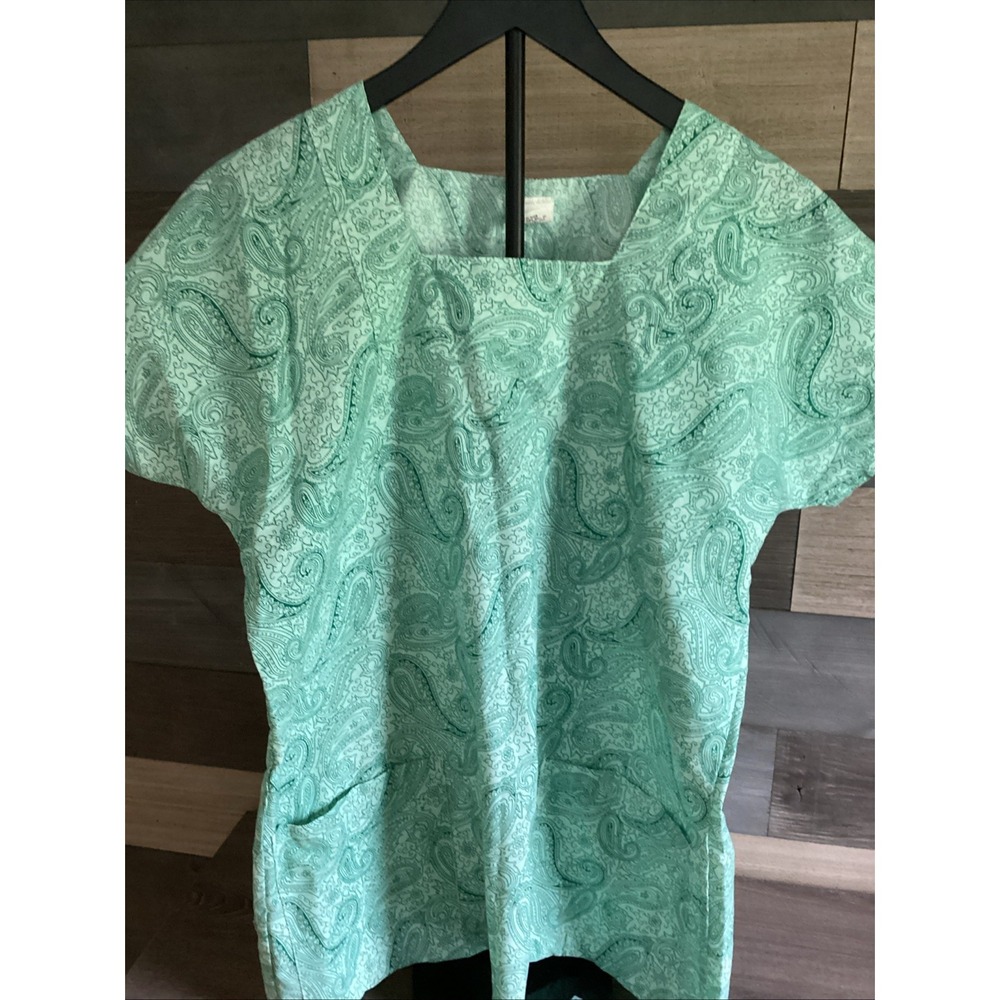 Green‎ Paisley Large Women Medical Scrub Top With Pockets (white knight)